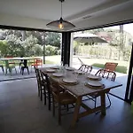 度假居 Les Pesquiers 耶尔